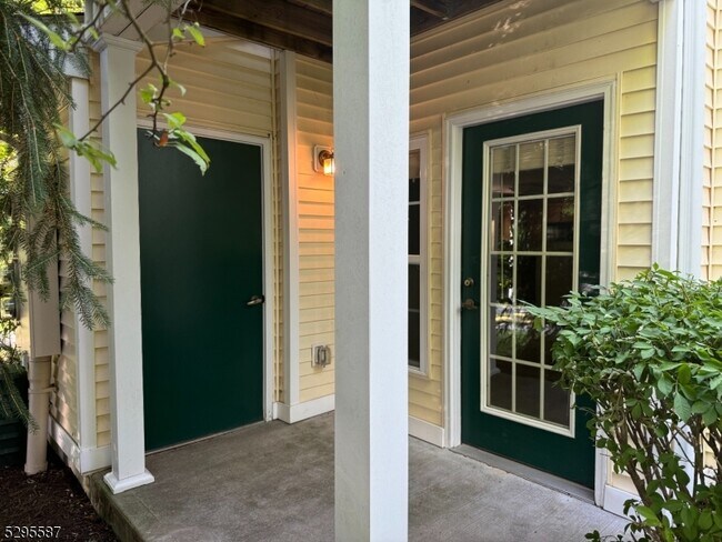 Building Photo - 106 Old Farm Dr