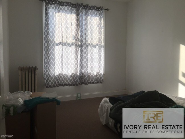 Foto del edificio - 228 E 93rd St