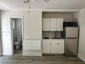 Building Photo - 2115 N 17th Ct