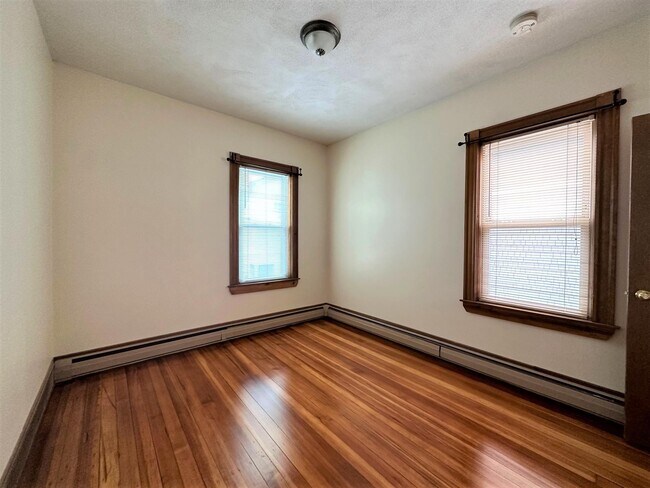 Foto del edificio - 50 Prichard Ave