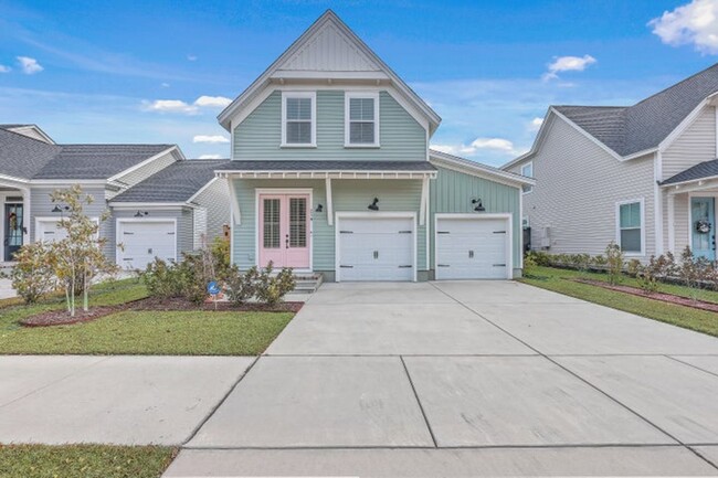 Building Photo - Beautiful Home near Pond and Woods!