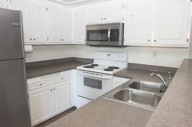Building Photo - 64 N Mar Vista Ave