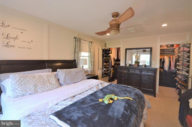 Foto del edificio - 6335 Hillcrest Pl