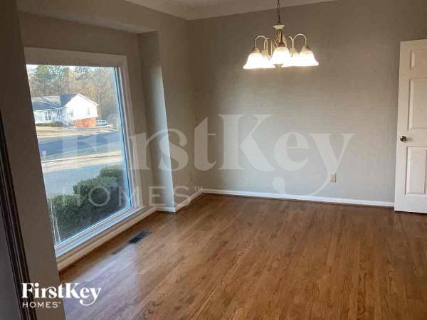 Building Photo - 5812 Ashley Dr