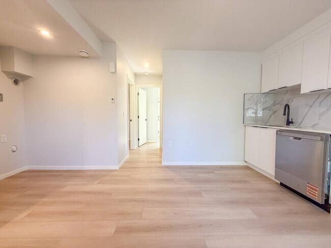 Photo du bâtiment - 1.0 bedroom in Edmonton Alberta T5G 1G1