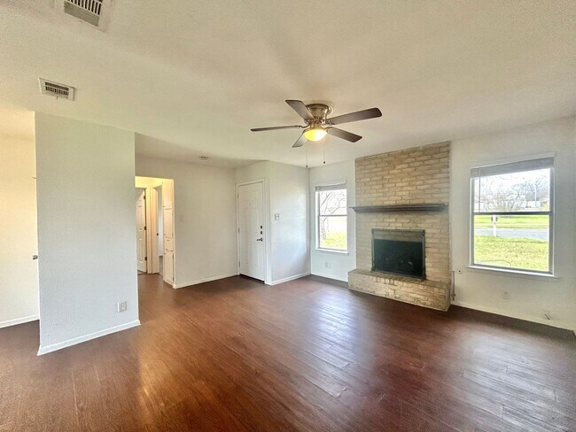 Foto del edificio - 4807 Copperbend Blvd