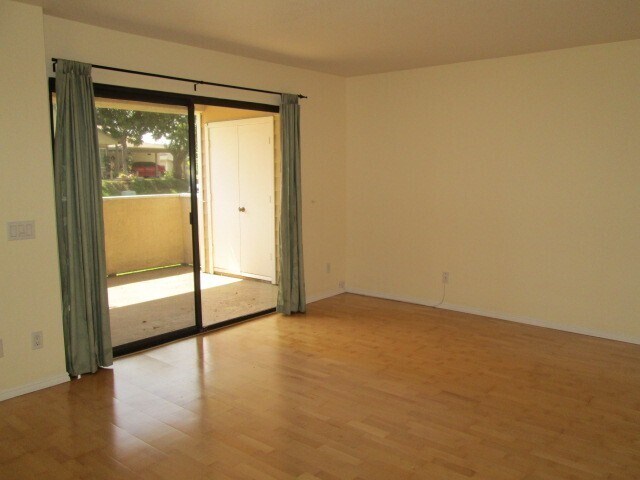 Foto del edificio - 2 Bedroom Condo in Mira Mesa