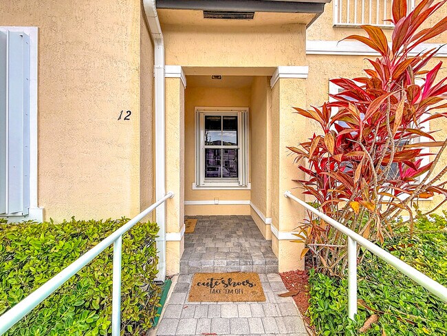 Building Photo - 142 SE 28th Ter