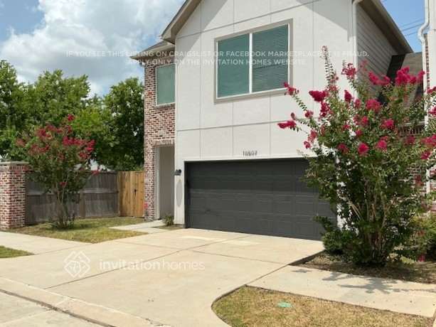 Building Photo - 10507 Executive Lake Dr