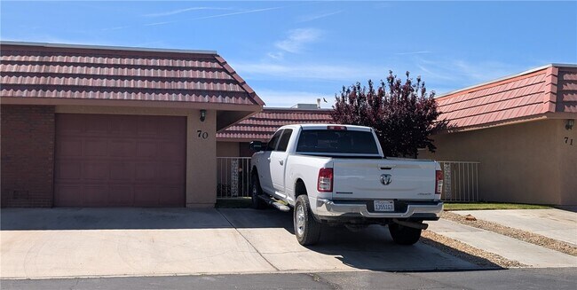 Foto del edificio - 27535 Lakeview Dr