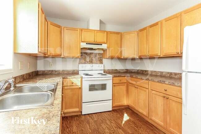 Building Photo - 1731 Parkdale Ave