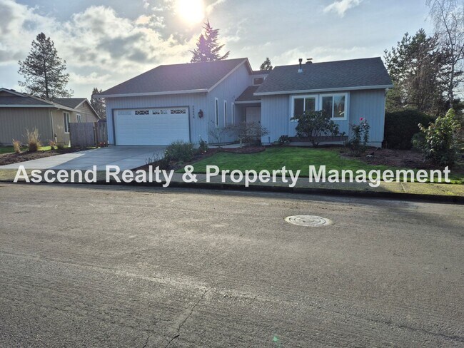 Foto del edificio - Need Space? This is the Place! Available NOW~Beautifully Updated 4Bed/3Bath Backs to Park Pets OK