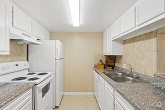 Interior Photo - Falls of West Oaks