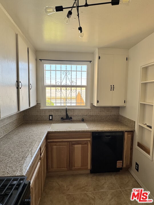 Building Photo - 3311 1/2 W 78th St