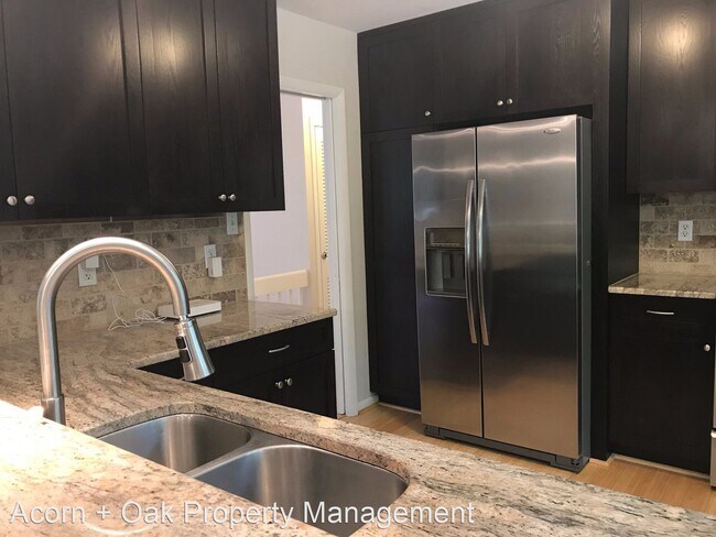 Foto del edificio - 4 br, 2.5 bath House - 501 W. Poplar