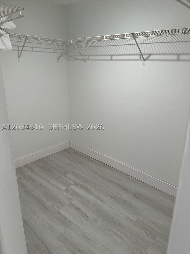 Foto del edificio - 18840 NW 57th Ave
