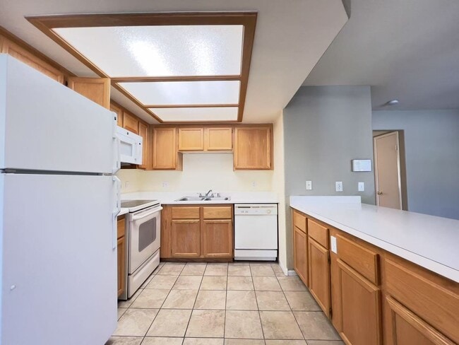 Building Photo - Nice Condo