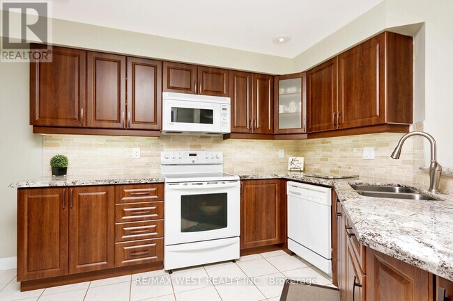 Building Photo - 66 Manley Ln