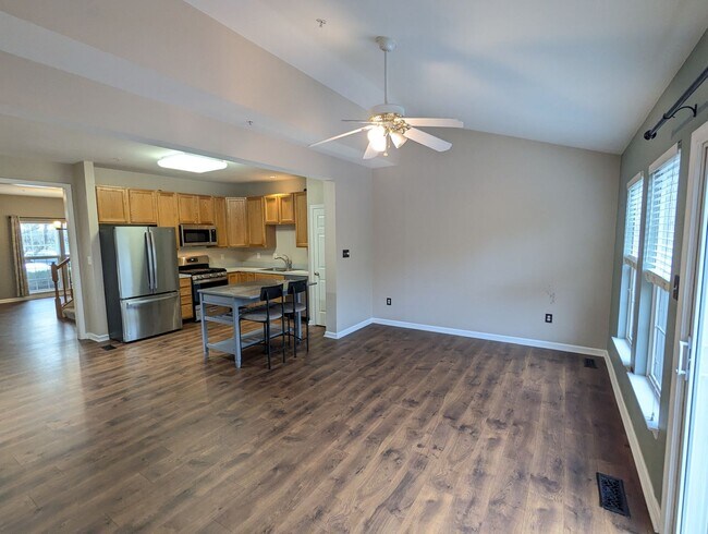 Foto del edificio - Beautifully maintained townhouse in Whittier available mid May!