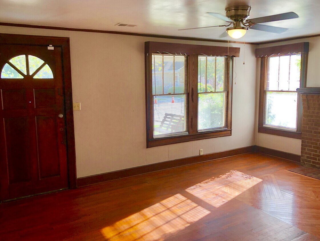 Primary Photo - 726 Holland Ave