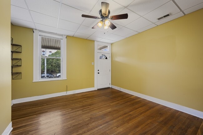 Foto del edificio - 714 W 33rd St
