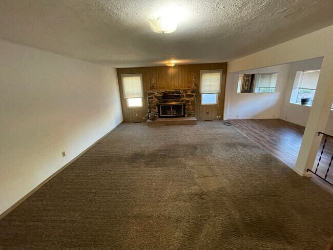 Foto del edificio - Paradise 3 bedroom 2 1/2 bath, large home,...