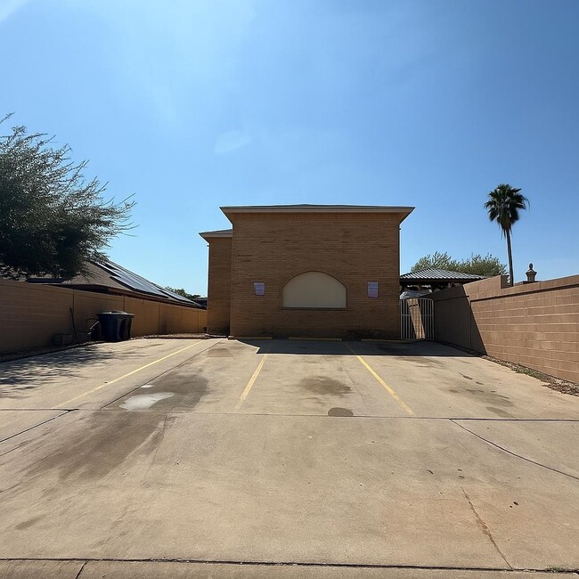 Building Photo - 311 Soria Dr