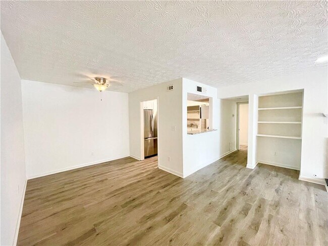 Foto del edificio - 320 Park Ridge Cir