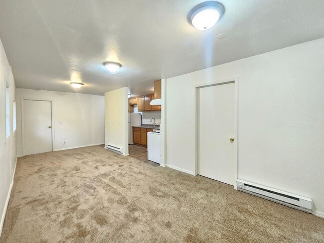 Building Photo - 828 E 11th Ave