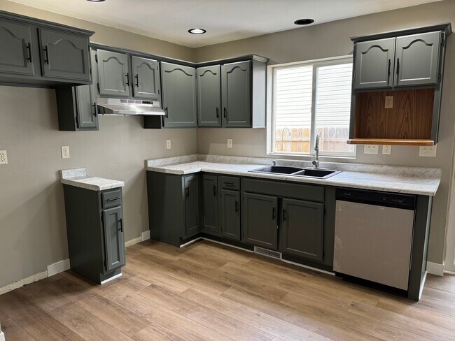 Foto del edificio - 1941 S 35th St