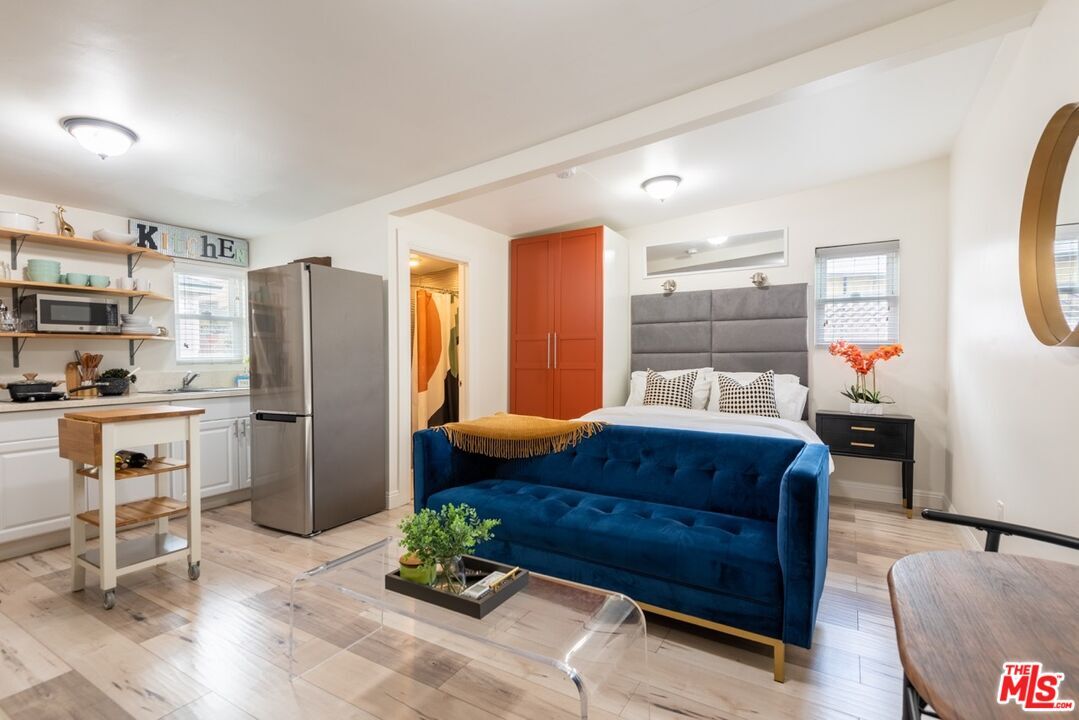 Primary Photo - 1138 W 52nd St