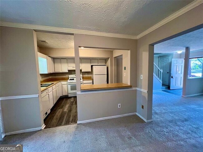 Building Photo - 719 Redland Dr