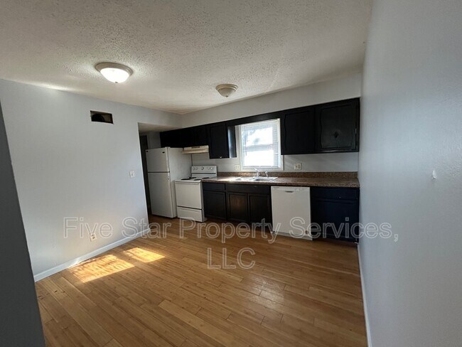 Foto del edificio - 110 W Lake Shore Dr