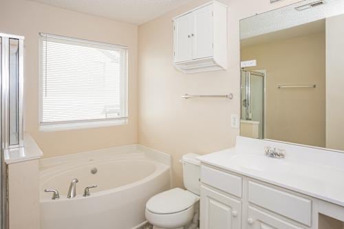 Building Photo - 14018 Riding Hill Ave