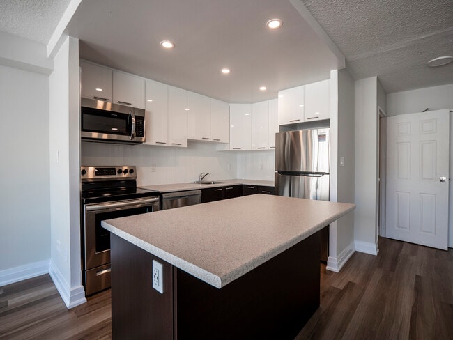 Building Photo - 378 Vine