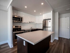 Building Photo - 378 Vine