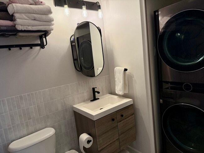 Building Photo - 46 W Eagle St