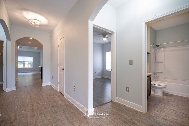 Foto del edificio - 8753 Bradfield Dr