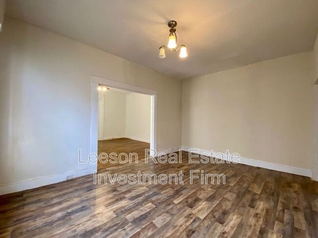 Building Photo - 546 Dalzell St