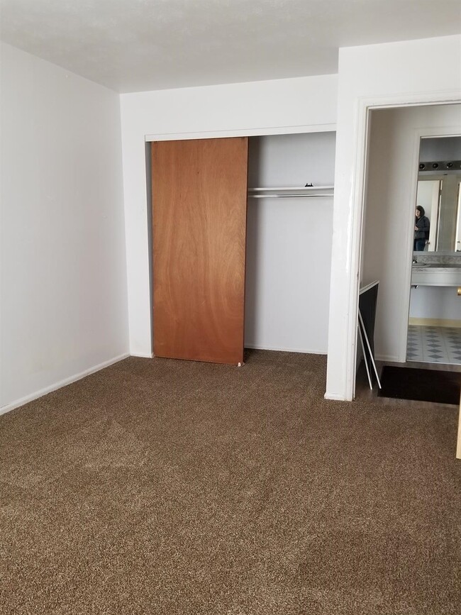 Building Photo - 2340 Torrey Hill Dr