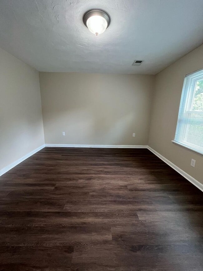 Building Photo - 2 bedrooms and 1 bathroom, in Wilmore, KY Close to Asbury!