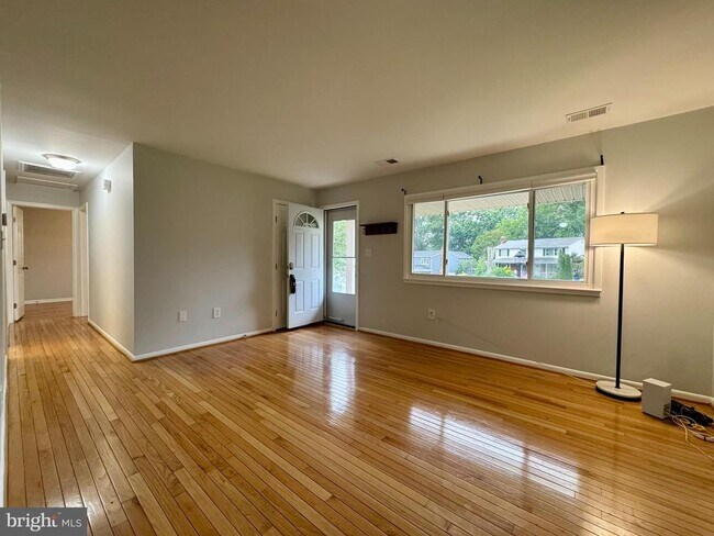 Foto del edificio - 13203 Hampshire Ct