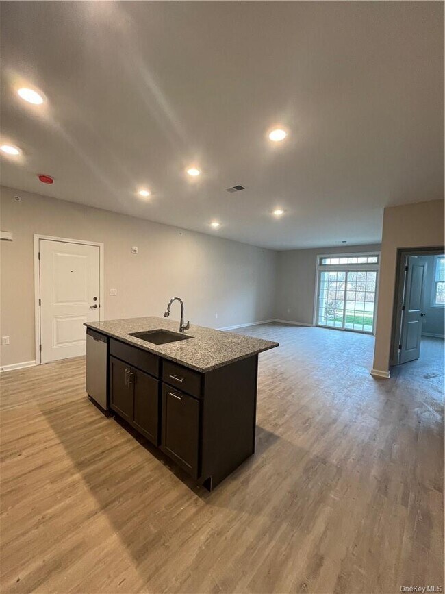 Foto del edificio - 422 Tower Ridge Cir