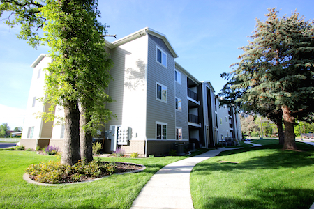 Building Photo - Creekside Oaks