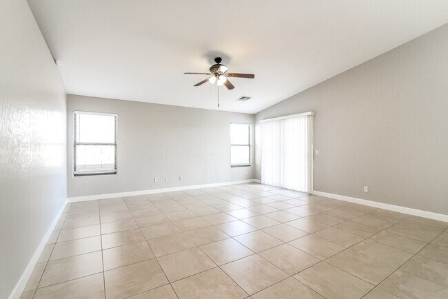 Foto del edificio - 29165 N Yellow Bee Dr