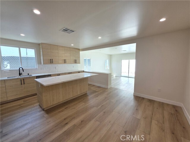 Foto del edificio - 17103 Kingsbury St