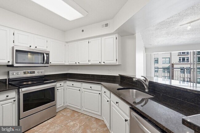 Building Photo - 1200 Braddock Pl