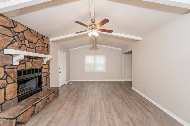 Foto del edificio - 1407 Creekwood Cir