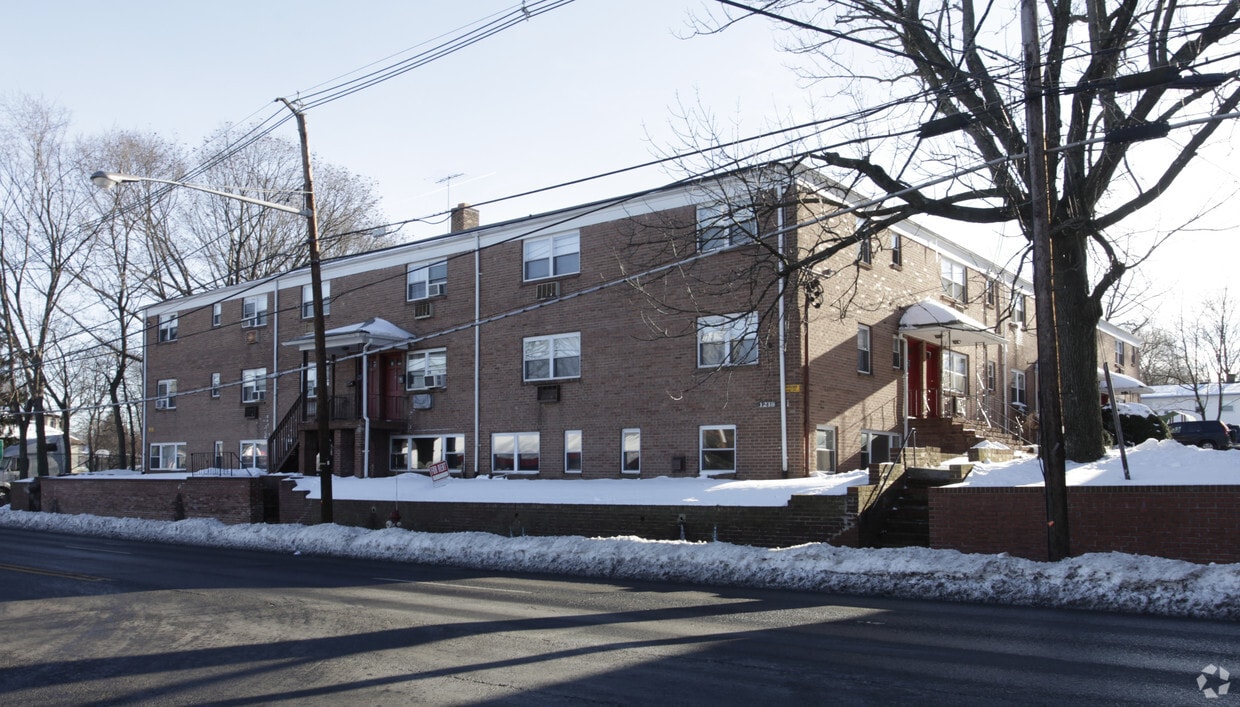 Primary Photo - Eileen Apartments