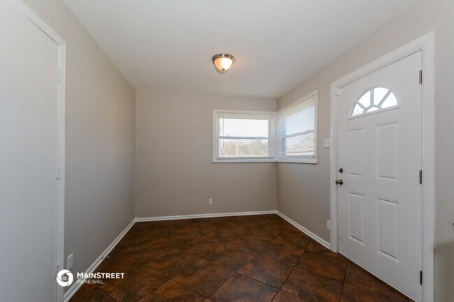 Building Photo - 665 Florland Dr